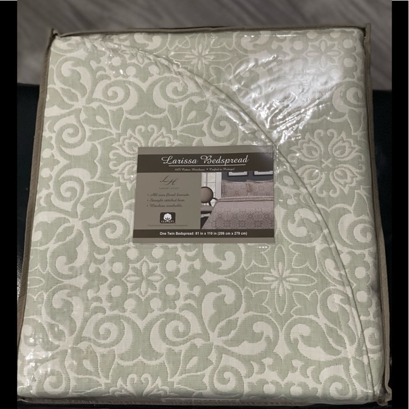 Larissa Cotton matelasse twin bedspread NEW - Picture 1 of 5